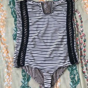 Acacia Africa - Medium - Perfect One Piece